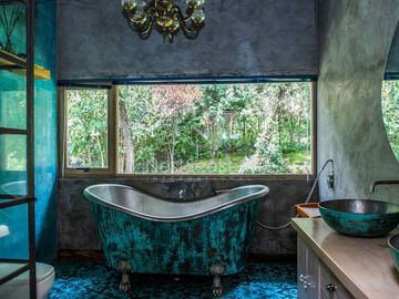 CASA EN VENTA CON ENTORNO DE BOSQUE