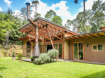 CASA EN VENTA CON ENTORNO DE BOSQUE