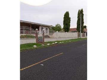 VILLA DE LOS SANTOS / 1775 M2 / TERRAZA / A 20 MIN DE PLAYAS