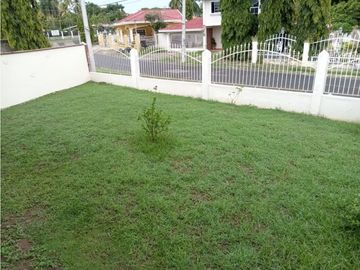 VILLA DE LOS SANTOS / 1775 M2 / TERRAZA / A 20 MIN DE PLAYAS