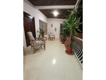 VILLA DE LOS SANTOS / 1775 M2 / TERRAZA / A 20 MIN DE PLAYAS