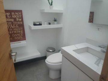 SE VENDE CASA UBICADA EN EL RETIRO