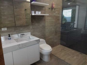 SE VENDE CASA UBICADA EN EL RETIRO