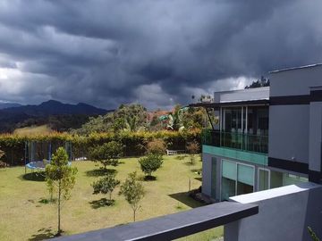 SE VENDE CASA UBICADA EN EL RETIRO