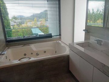 SE VENDE CASA UBICADA EN EL RETIRO