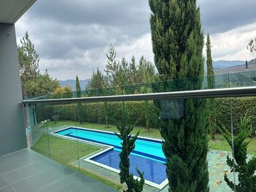 SE VENDE CASA UBICADA EN EL RETIRO