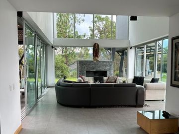 SE VENDE CASA UBICADA EN EL RETIRO