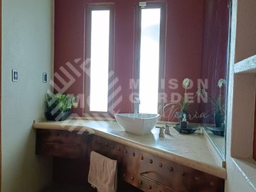 Casa en Renta en La Estadía con Alberca, Terrazas y Cancha de Fútbol
