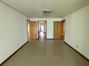Moderna Casa en Fraccionamiento Puerta de Hierro Dentro de Coto