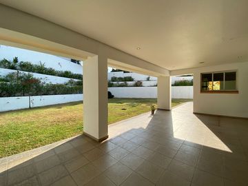 Moderna Casa en Fraccionamiento Puerta de Hierro Dentro de Coto