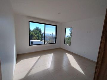 CASA NUEVA CON VISTA PANORAMICA EN LOMAS TETELA