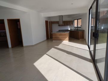 CASA NUEVA CON VISTA PANORAMICA EN LOMAS TETELA