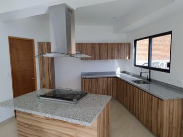 CASA NUEVA CON VISTA PANORAMICA EN LOMAS TETELA
