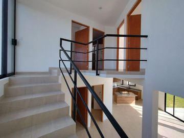 CASA NUEVA CON VISTA PANORAMICA EN LOMAS TETELA