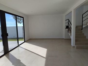 CASA NUEVA CON VISTA PANORAMICA EN LOMAS TETELA