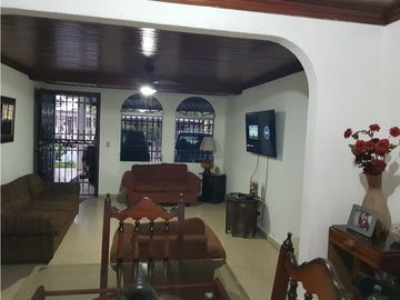 EL INGENIO / CASA COMERCIAL / 393 M2 / 6 HABITACIONES / TERRAZA