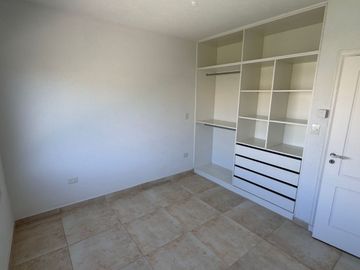 Casa en alquiler de 3 dormitorios c/ cochera en bella vista