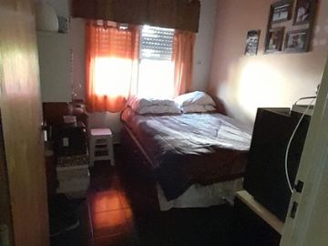 Casa con Departamento en venta en Isidro Casanova