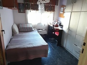 Casa con Departamento en venta en Isidro Casanova
