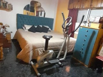 Casa con Departamento en venta en Isidro Casanova