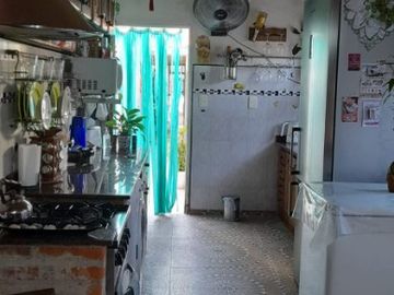 Casa con Departamento en venta en Isidro Casanova