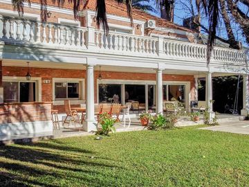 Venta Casa Exclusiva en La Horqueta - 1528 m2