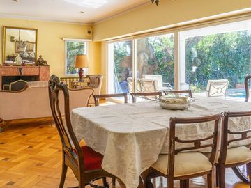 Venta Casa Exclusiva en La Horqueta - 1528 m2