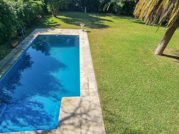 Venta Casa Exclusiva en La Horqueta - 1528 m2