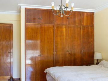 Venta Casa Exclusiva en La Horqueta - 1528 m2