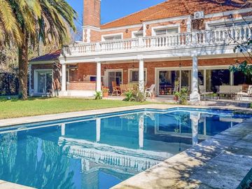 Venta Casa Exclusiva en La Horqueta - 1528 m2