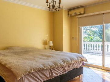 Venta Casa Exclusiva en La Horqueta - 1528 m2