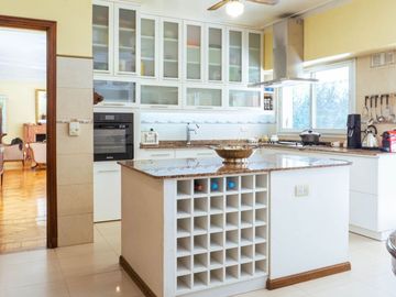 Venta Casa Exclusiva en La Horqueta - 1528 m2