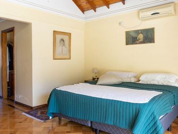 Venta Casa Exclusiva en La Horqueta - 1528 m2