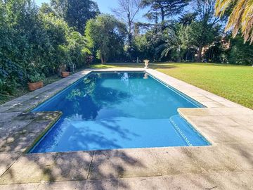 Venta Casa Exclusiva en La Horqueta - 1528 m2