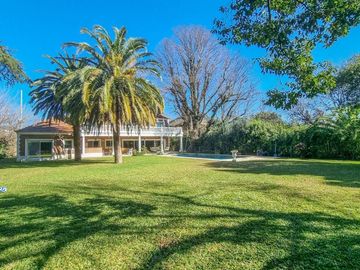 Venta Casa Exclusiva en La Horqueta - 1528 m2