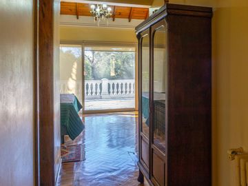 Venta Casa Exclusiva en La Horqueta - 1528 m2