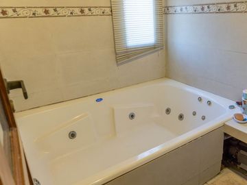 Venta Casa Exclusiva en La Horqueta - 1528 m2
