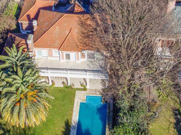Venta Casa Exclusiva en La Horqueta - 1528 m2