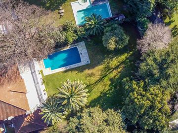 Venta Casa Exclusiva en La Horqueta - 1528 m2