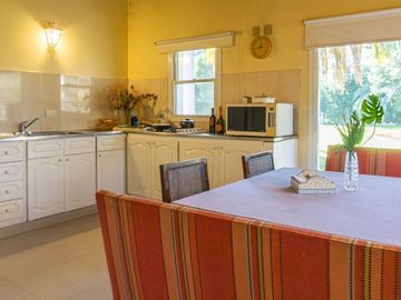 Venta Casa Exclusiva en La Horqueta - 1528 m2