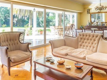Venta Casa Exclusiva en La Horqueta - 1528 m2