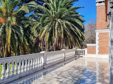 Venta Casa Exclusiva en La Horqueta - 1528 m2