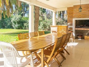 Venta Casa Exclusiva en La Horqueta - 1528 m2