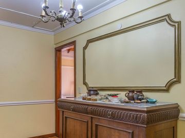 Venta Casa Exclusiva en La Horqueta - 1528 m2