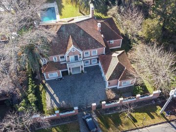 Venta Casa Exclusiva en La Horqueta - 1528 m2