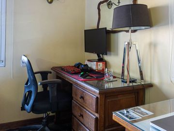 Venta Casa Exclusiva en La Horqueta - 1528 m2