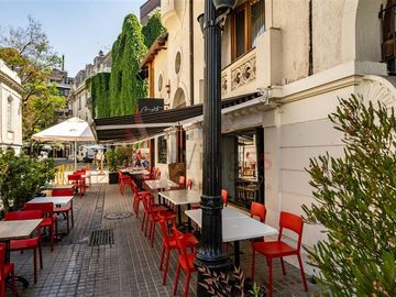 Departamento en Venta en Barrio Lastarria - Amplio Remodelado y Lleno de luz