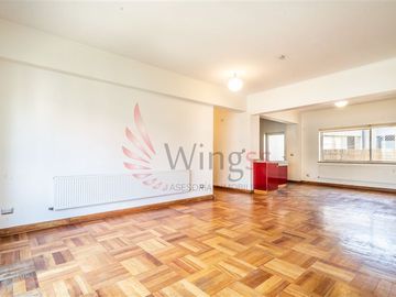 Departamento en Venta en Barrio Lastarria - Amplio Remodelado y Lleno de luz