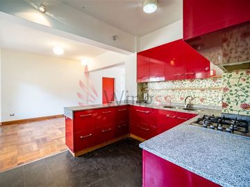 Departamento en Venta en Barrio Lastarria - Amplio Remodelado y Lleno de luz