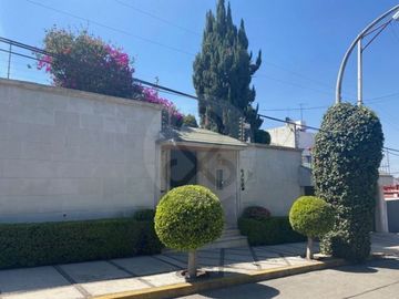 Casa en venta en Lomas de Tecamachalco
